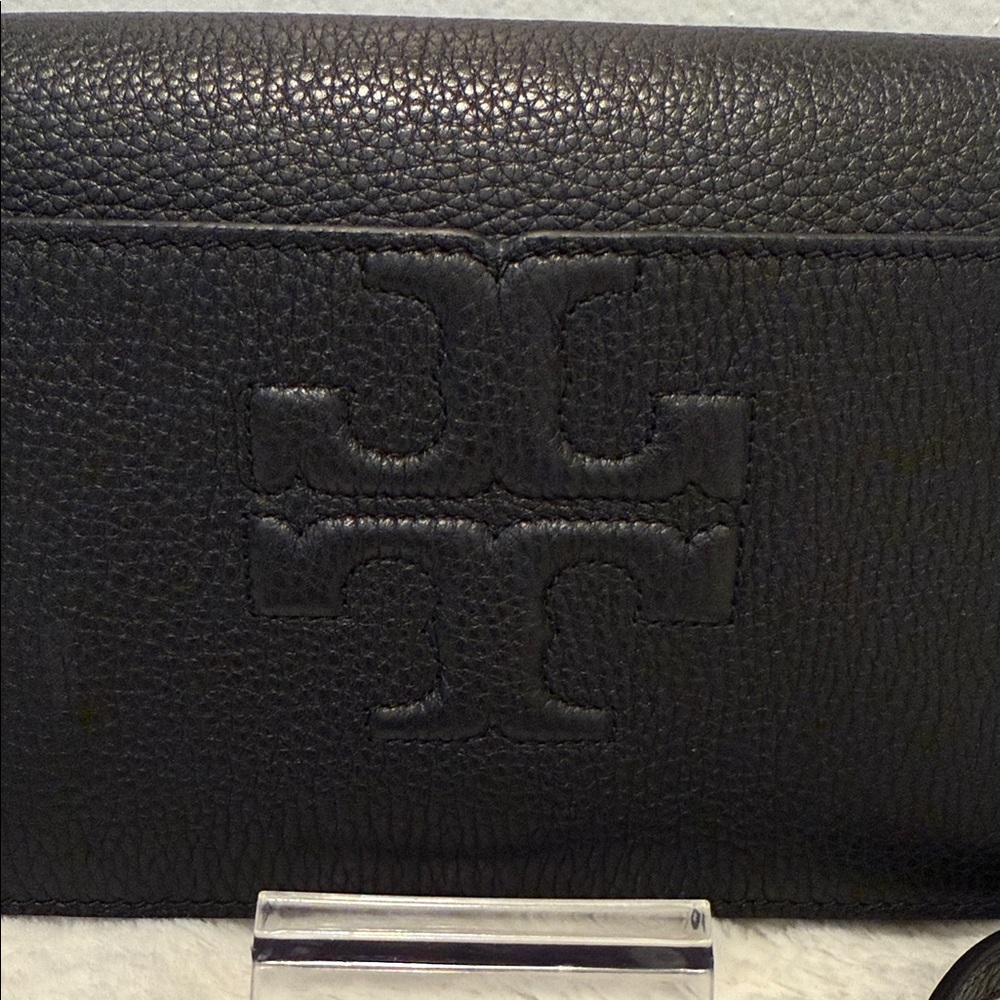 Tory Burch Bombe T Black Pebbled Leather Crossbody Bag EUC - Picture 3 of 8
